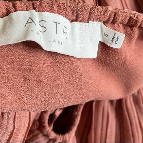 ASTR The Label Smocked Cropped Long Sleeve Bell Sleeve Top Women’s Small - Picture 8 of 9